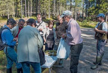 Besöket inleddes med en genomgång på parkeringsplatsen av medhavda mossor för att illustrera mångformigheten och visa på karaktärer för de olika grupperna.