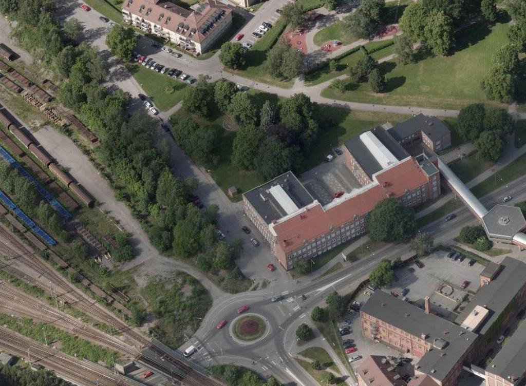 Eskilstuna kommun 2 (8) Flygfoto över Västermarksrondellen och del av planområdet Inledning Planens syfte Detaljplanens syfte är att möjliggöra att öppna upp Gredbyvägen mot Västermarksrondellen med