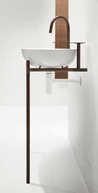 Dekorativt är också det mönster som Ettore Sottsass Elegant enkelhet är det i nya fristående Monsieur från Falper.