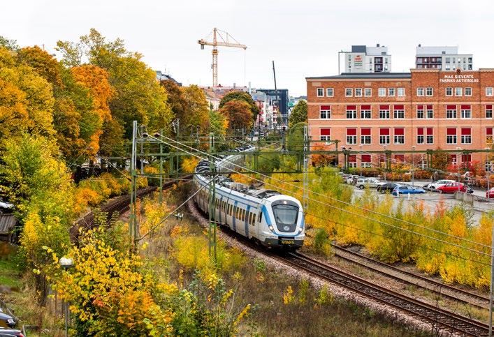 På den del av Mälarbanan som leder in mot Stockholm, mellan Kallhäll och Tomteboda, används spåren i dag maximalt. Alla tåg måste samsas på två spår längs den 20 kilometer långa sträckan.