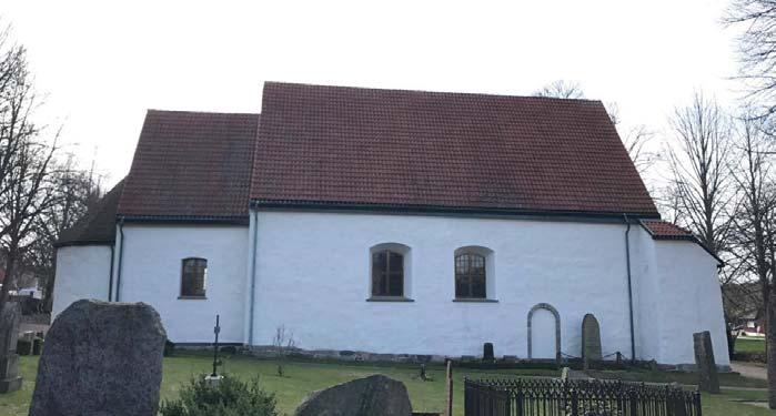 3.1.2 Väggar Kyrkan är uppförd av stora stenblock i form av granit och gråsten (Wenster, 2015).
