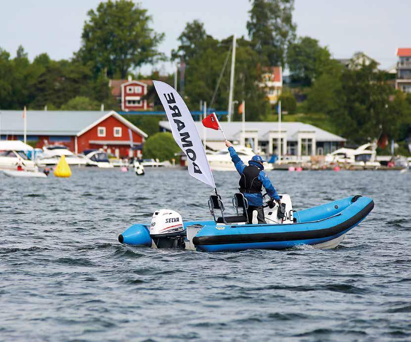 Ung domare under utveckling Fler unga vill och vågar ta ledaruppdrag i svensk segling. En av dem är Johan Sjöberg, 23 år och utbildad direktdomare.