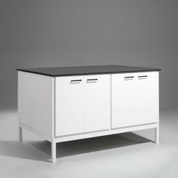 Arbetsö 80x6, dörrar/lådor Stomme vit, bänkskiva F040*, front valfri NCS 820205 Färdigkombinerade stationer bestående av väggskåp, posthyllor och diskar. Välj den station som passar er bäst.