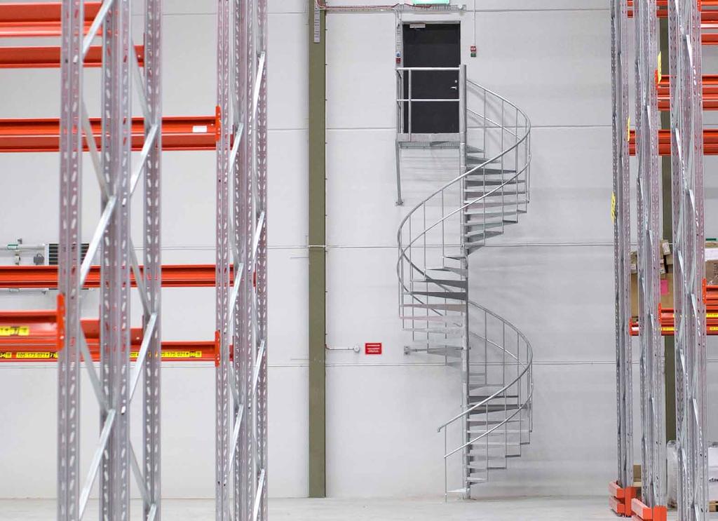 Spiraltrappa i logistikhallen för Tingstad utanför Göteborg. ABC Solutions SPIRALTRAPPOR Enkel spiraltrappa för industri/lager.