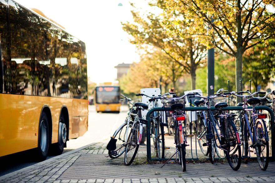 Mobility management ger människor kunskap om och möjlighet att pröva nya färdsätt. För att människor ska kunna göra hållbara transportval krävs en hållbar fysisk planering.