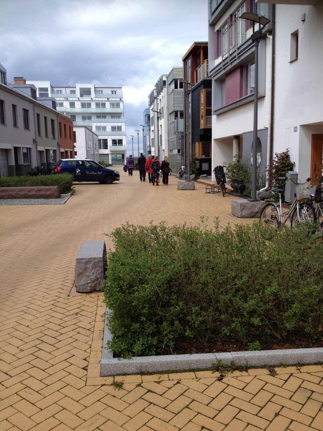 BILTRAFIK PÅ OSKYDDADE TRAFIKANTERS VILLKOR För att nå Malmö stads politiskt uppsatta mål avseende trafik och resmönster samt göra Holma och Kroksbäck till attraktiva områden i Malmö behöver andelen