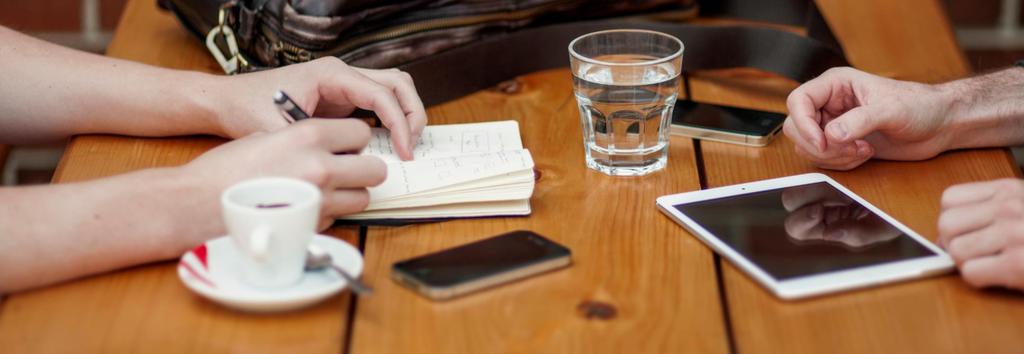 61 KÖPA OCH SÄLJA DISPLAYANNONSERING I det här avsnittet kmmer vi att: Identifiera lika sätt sm annnsörer ch publicister bedriver digitala medietransaktiner: direktförsäljning, nätverk ch börser.