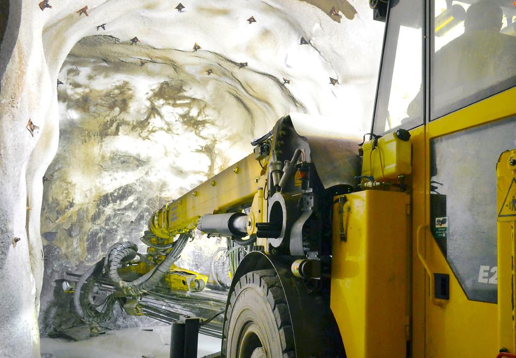 Ortdrivning i Zinkgruvan. Foto: Peter Åkerhammar, SGU Lovisagruvan (Lovisagruvan AB) Lovisagruvan är en liten, metallrik bly-zinkgruva som ligger drygt två mil norr i Lindesberg i Örebro län.