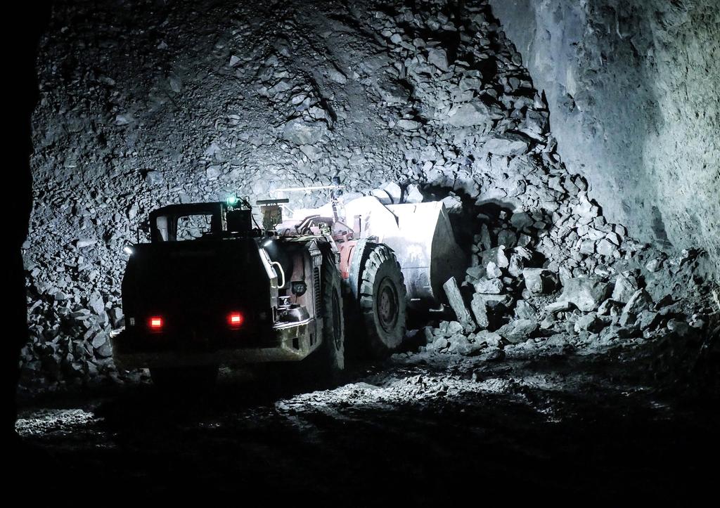 Prospektering och undersökningstillstånd Exploration and exploration permits PROSPEKTERING I SVERIGE Mineral exploration in Sweden Prospekteringsinsatserna i Sverige ökade 217 med cirka 38 procent
