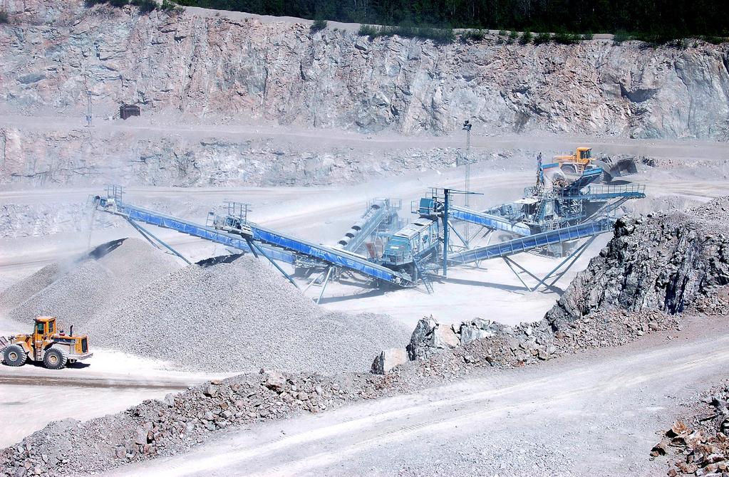 Industrimineral och natursten Industrial minerals and dimension stones INDUSTRIMINERAL Industrial minerals Ett industrimineral definieras utifrån sina fysiska egenskaper som fibrositet,