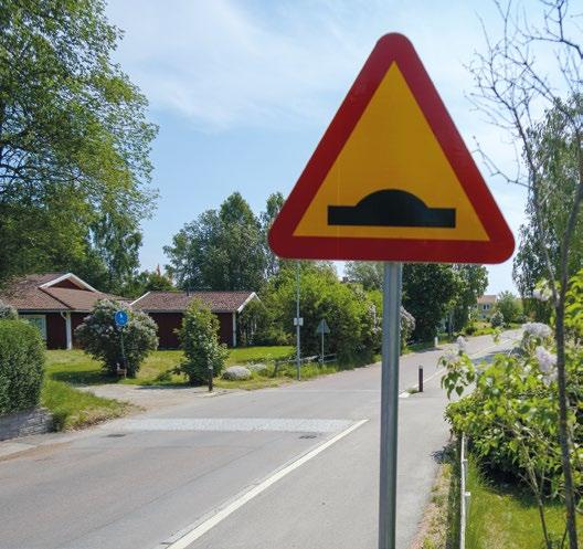 Därför dröjer det inte innan det blir hjulspår i farthindret om det byggts på traditionellt vis. Men inte på farthinder från Terrakomp.
