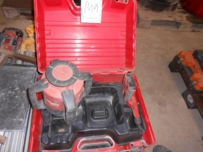 12:27 1 Hilti Pre 3 laser, stativ