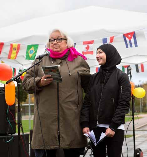 FÖRVÄNTAN I LUFTEN Navestad mot våld Det är isande kallt utanför Ringdansens centrum denna oktobermorgon.