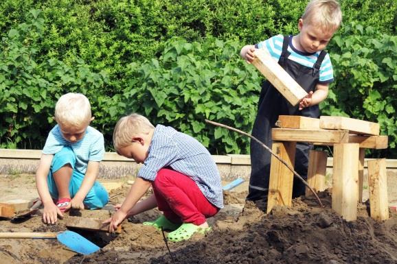 Sid 3 (5) Revisorskollegiet har skickat rapporten till kommunstyrelsen och servicenämnden för yttrande.
