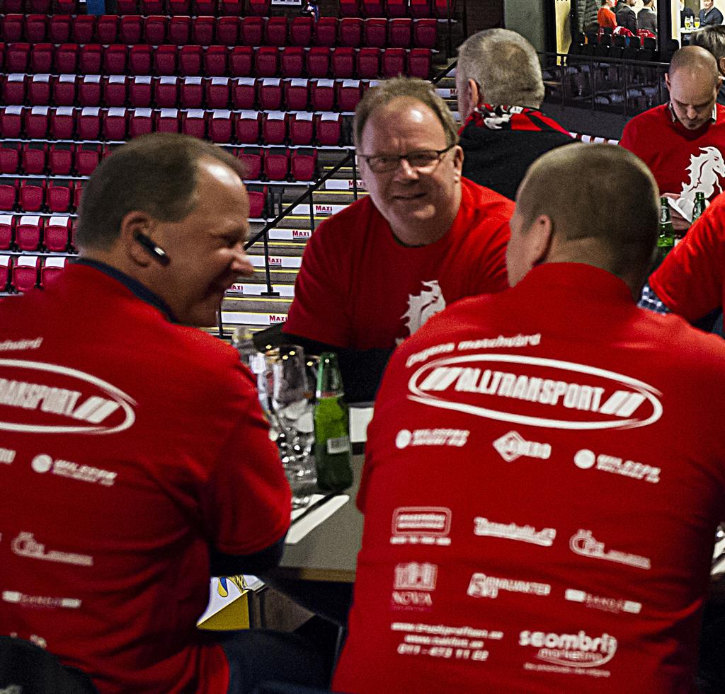 UPPLEVELSER BYGGER relationer Eventlösningar matchvärd 30.