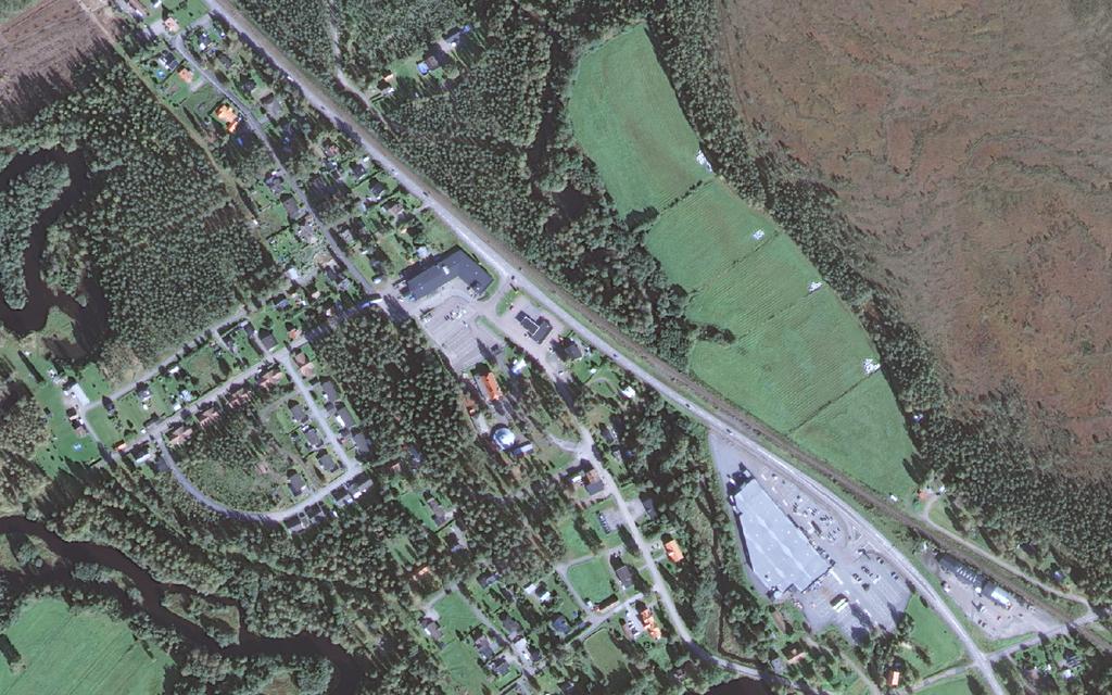 1. Inledning BAKGRUND Bakgrunden till detaljplanen är de problem i trafiksituationen - både lokalt inom området samt kopplingen till riksvägen - men även utvecklingsmöjligheter för handel som belysts