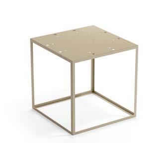 Som tillbehör finns hyllplan 400x400mm i vitpigmenterad ask eller valnöt samt växtbricka av förzinkad stålplåt.