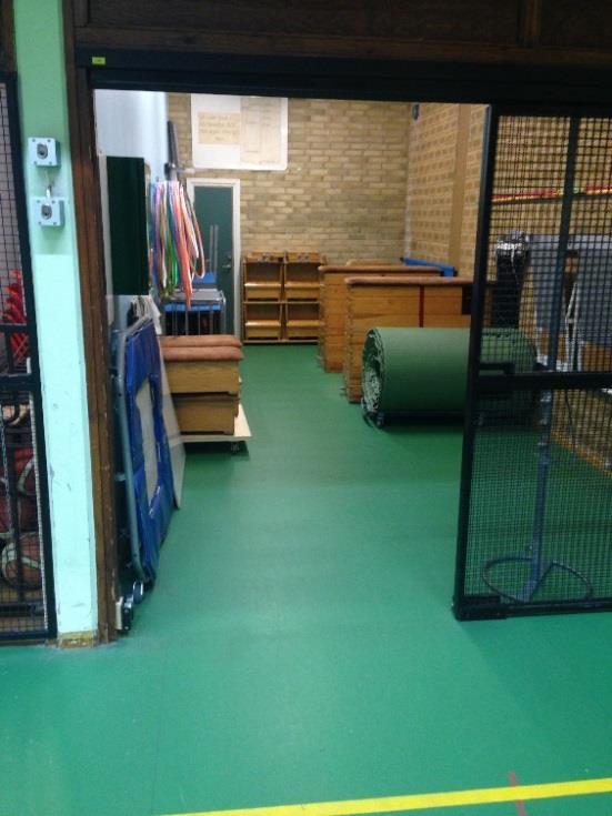 2.2.3 Sporthall Sporthallen bestod utav en läktare längs ena långsidan med en kapacitet på 400 personer.
