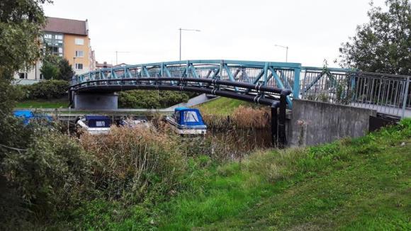 Gångbron över kanalen Som vi tidigare informerat kommer "vår" gångbro att snart monteras ned för renovering. Arbetet kommer att utföras som vid tidigare renoveringar.