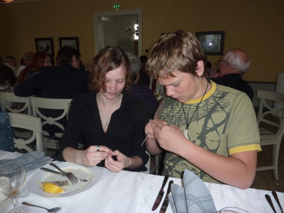 Sofia har bekymmer med en armbandslänk, men