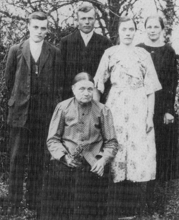 Karl-Johansson Mågas och Anna Kajsa (Johansdotter Harjux) Holm grav.