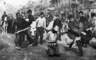 4 småborgerliga ledarskap kunde sprida vackra löften om den nationella befrielsekampen i Kina, men när det kom till kritan kunde det inte genomföra befrielsen.