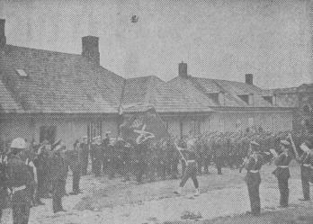 1974-08-17 GP Erinran på nya Älvsborg Parad för fanan. då Krigsman Erinrades på Nya Älvsborg Nya Älvsborgs Fästning besattes under fredagen av c:a 400 kustartillerister.