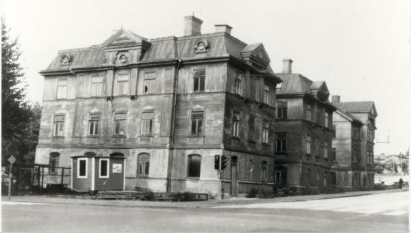 På 1870-talet uppfördes villor eller villaliknande landshövdingehus i 22:a kvarteret Rubinen, 23:e kvarteret Safiren och 24:e kvarteret Opalen (som långt senare gav namn åt hotell Opalen i närheten)