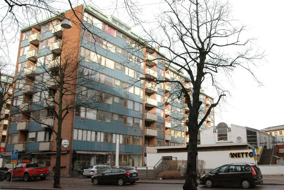 Varje skivhus har en förskjuten placering så att en variation uppstår och som bryter mot den i övrigt homogena fasaduppbyggnaden.