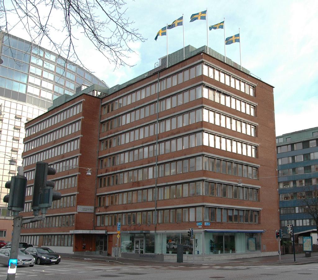 Portarna och dörrarna har i de flesta fall bytts ut till nya i aluminium eller stål alternativt satts igen. Byggnaderna har således genomgått vissa förändringar sedan de uppfördes i början 1960-talet.
