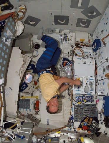 Christer Fuglesang förste svensk i rymden Tidigt på morgonen den 10 december 2006 blev ESA-astronauten Christer Fuglesang förste svensk i rymden.