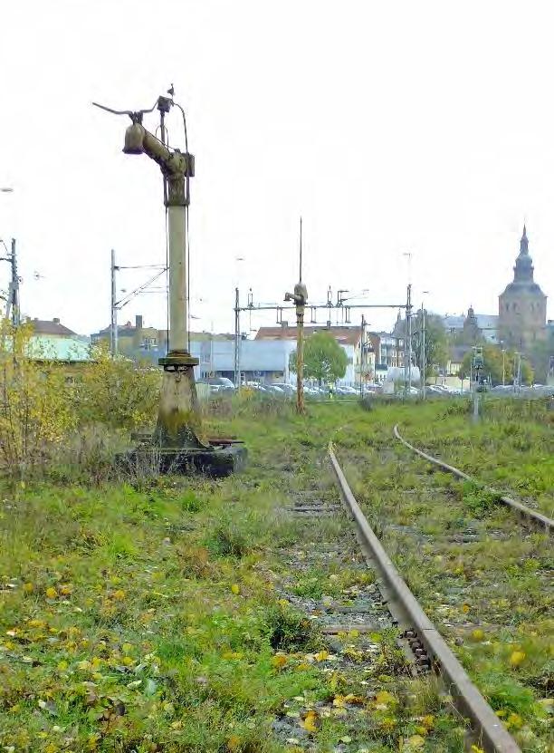 Järnvägsområdet omfattade en mängd olika byggnader, flera av de lite enklare byggnaderna av trä har försvunnit över tid. Medan andra, företrädesvis tegelbyggnader, har fått nya funktioner.