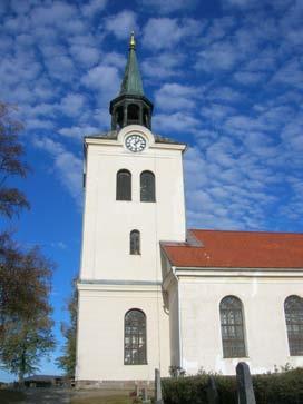 4 Objektbeskrivning Beskrivning / Historik Vibyggerå Nya kyrka är en klassisk långkyrka med vapenhus och torn med lanternin i väster, byggd ett stycke från den gamla kyrkan.