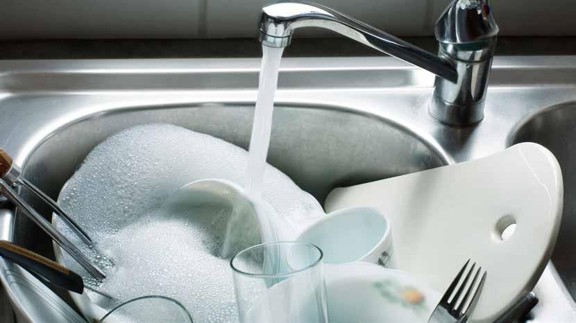 Du ska diska för hand och tappar upp varmt vatten i din diskho. Ungefär hur mycket diskmedel bör du använda? 1.