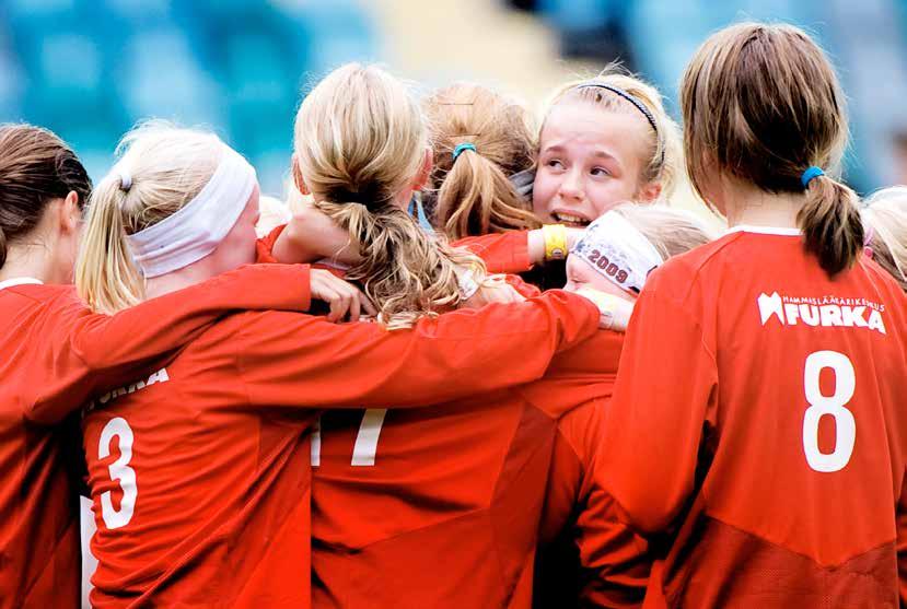 Match Idé om former med utgångspunkt från lärande: Ålder Spelform Boll Matchtid Yta Målstorlek 12 år 7 mot 7 3 2 x 35 min 50 x 30 35 m 5 2 m 13 år 9 mot 9 4 flickor 5 pojkar 14 år 9 mot 9 4 flickor 5