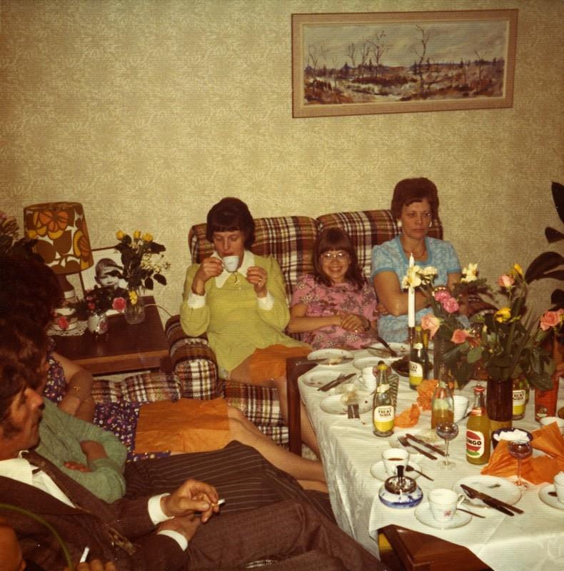 Gerd, gift med Tore Eriksson från Rotenäs nr 9, Ringevall, Lena Eriksson och mamma Karin