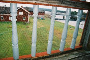 Den tredje dockan från vänster är utbytt.