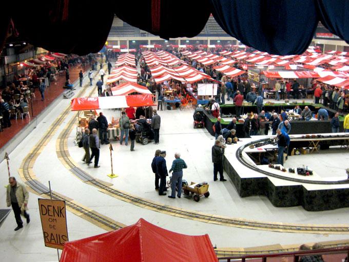 BMÅS-NYTT Nr 1 2010 Internationale Stoomdag Rijnhal Arnhem i Holland Under oktober månad runt allhelgona så är det en stor utställning i Arnhem.