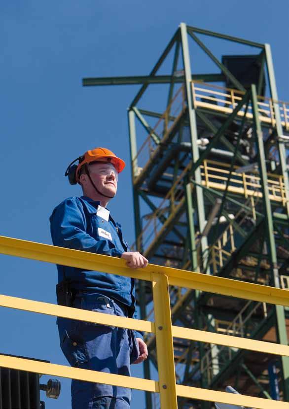 Raffinaderiet i Nynäshamn informerar om säkerhet Nynas verksamhet vid raffinaderiet i Nynäshamn utgör en mycket liten säkerhetsrisk för allmänheten utanför raffinaderiområdet.