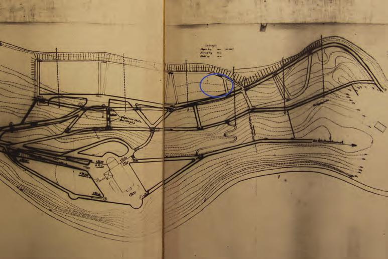 Figur 3. Äldre situationsplan från 1950-talet som visar förslag till utvidgning av kyrkogården. Blå markering visar askminneslundens ungefärliga placering.