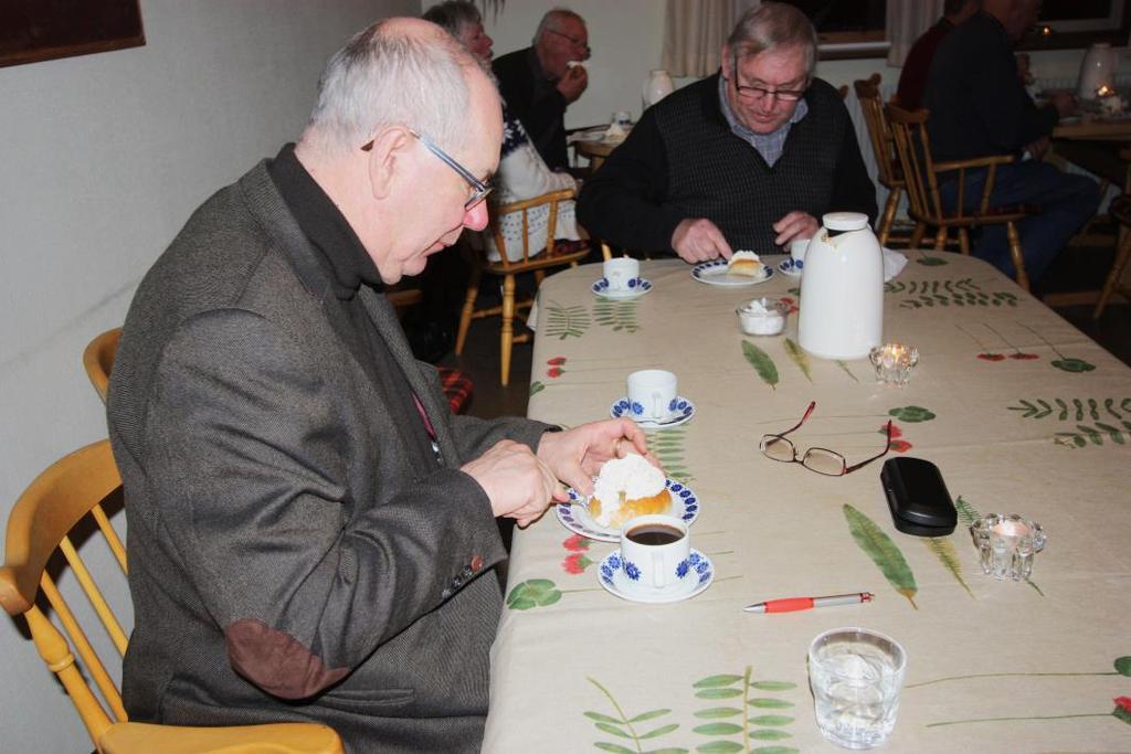 Årsmöte 2014 Den 2 mars var det årsmöte i St Olofs kapell. Drygt 30 personer var närvarande vid mötet. där det serverades kaffe och semla.