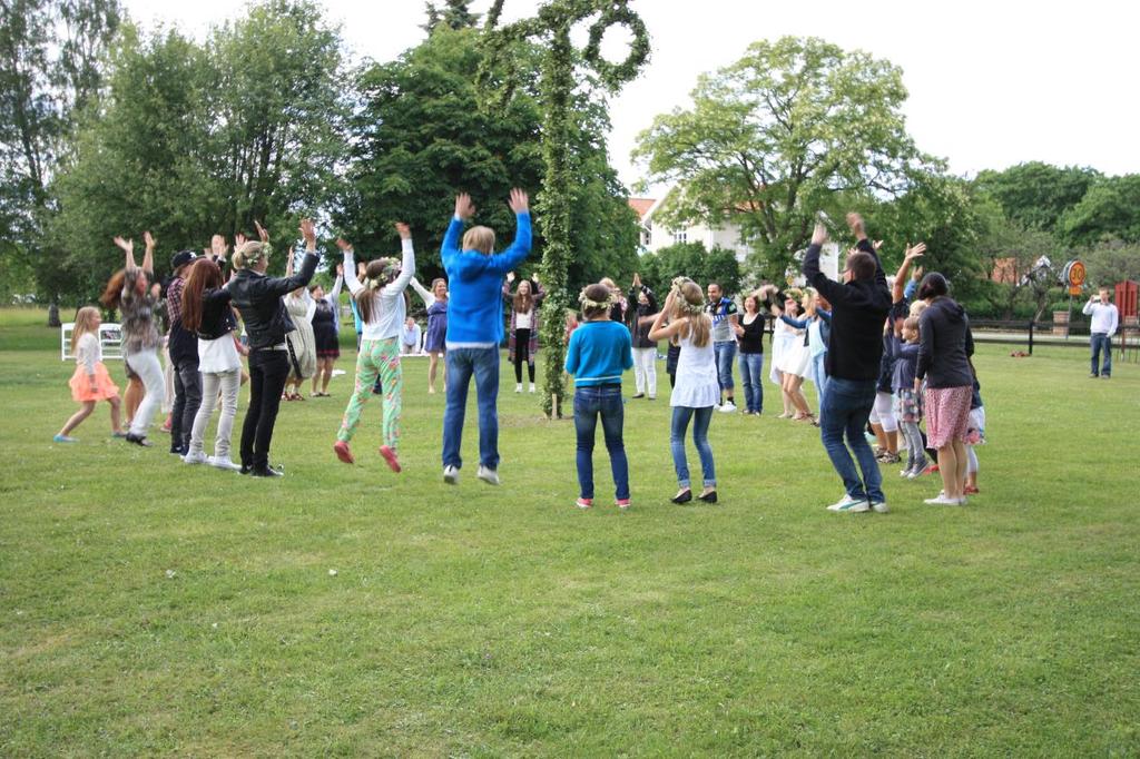 Ödell som spelade, sjöng och ledde dansen.