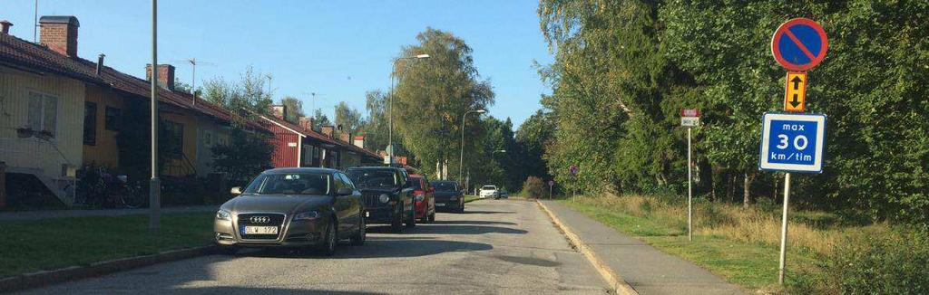 8(18) Figur 6: Parkering längs Kontoristvägen vid exploateringsområdet. Vid platsbesök, en vardag på dagtid, fanns lediga parkeringsplatser i bostadsområdena och längs med Fagersjövägen.