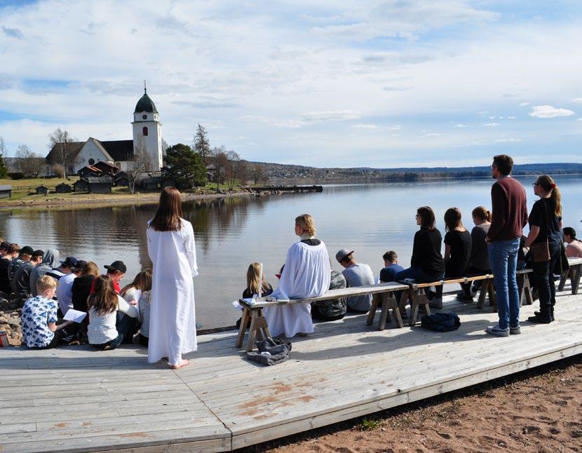 Församlingsbladet Svärdsjö - Enviken HÖST 2017 Här döps Angelica Fransson, en av årets konfirmander, vid ett vackert utomhusdop i Siljan med utsikt mot Rättviks kyrka.