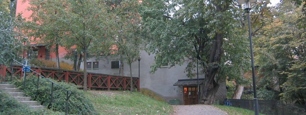 En huvudsaklig fråga i fortsatt arbete är stadsmissionens entréer, som stadsbyggnadskontoret vidhåller är bäst belägna från Högbergsgatan utifrån angörings- och tillgänglighetsaspekt och att gatan är