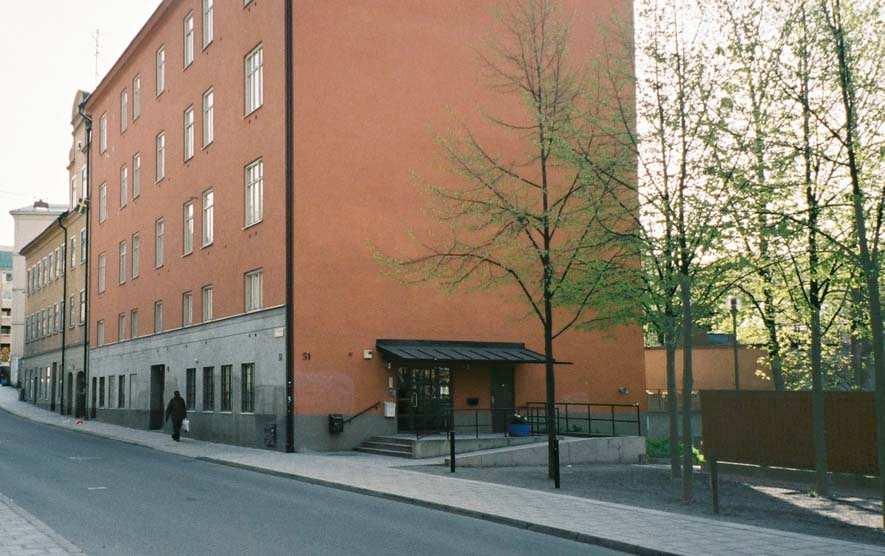 7 (13) Beträffande angöringsalternativ A och B förordar Miljöförvaltningen, Södermalms stadsdelsförvaltning, boende Fatburstrappan och Västgötagränd angöringsalternativ A via Högbergsgatan då