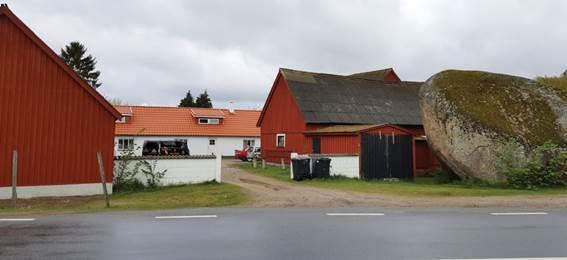 Figur 10 Trollasten vid Magletorp I området Jarls fure finns stenmurar öster och sydöst om EKO som sammanfaller med sockengränsen, se Figur 11.