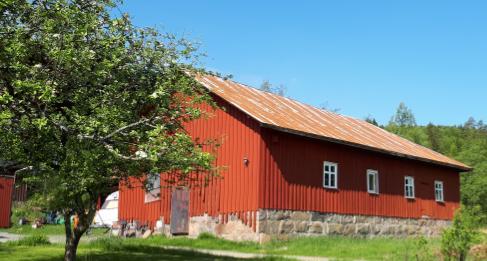 Bebyggelsen bör om möjligt placeras så att siktlinjer bevaras i landskapets sträckning (nord/syd) och ge