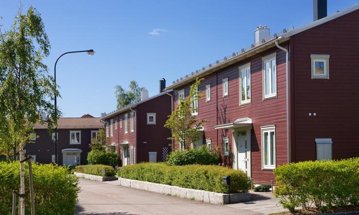 Byggnadsutformning I området planeras blandad bebyggelse i en till två våningar med villor, parhus, radhus och mindre flerbostadshus. På platån är större tomter möjliga.
