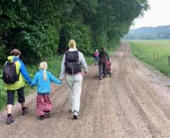 Herrestad, gick vi på Heliga Trefaldighets dag via Nedraby kyrkoruin in i Fyledalen och upp till Röddinge kyrka.